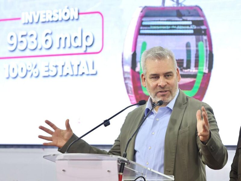 Bedolla evade pronunciarse sobre narcomantas contra policía comunitaria de Coahuayana