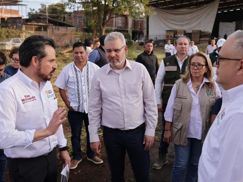 Bedolla y Zoé Robledo visitan predio para construcción de UMF en Nuevo Parangaricutiro