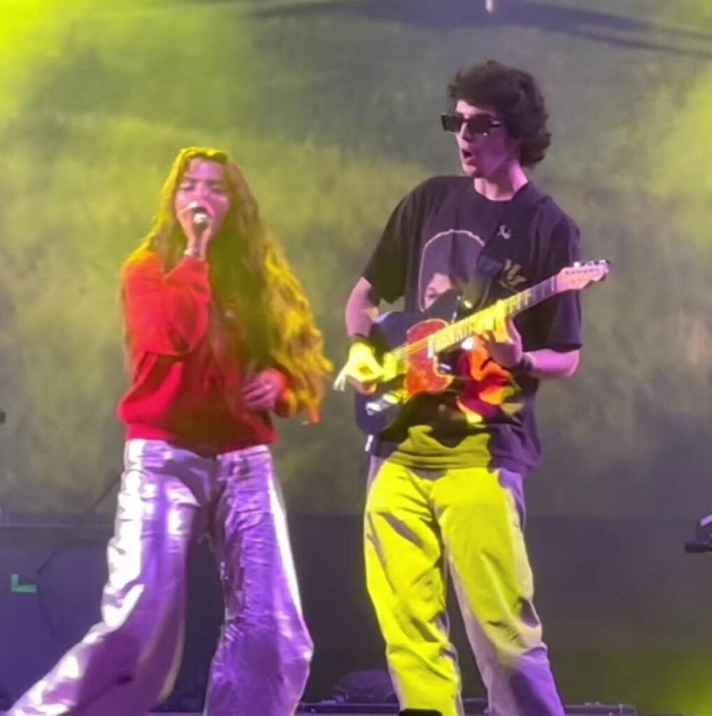 Bu y Olmo, hijos de Alfonso Cuarón, abren el último concierto de Dua Lipa en México-1