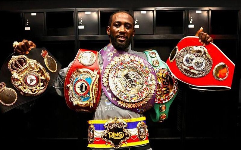 CMB le quita a Terence Crawford el cinturón que le ganó a Canelo Álvarez en septiembre