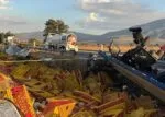 Conductor pierde la vida al volcar la unidad que manejaba en la autopista de Occidente