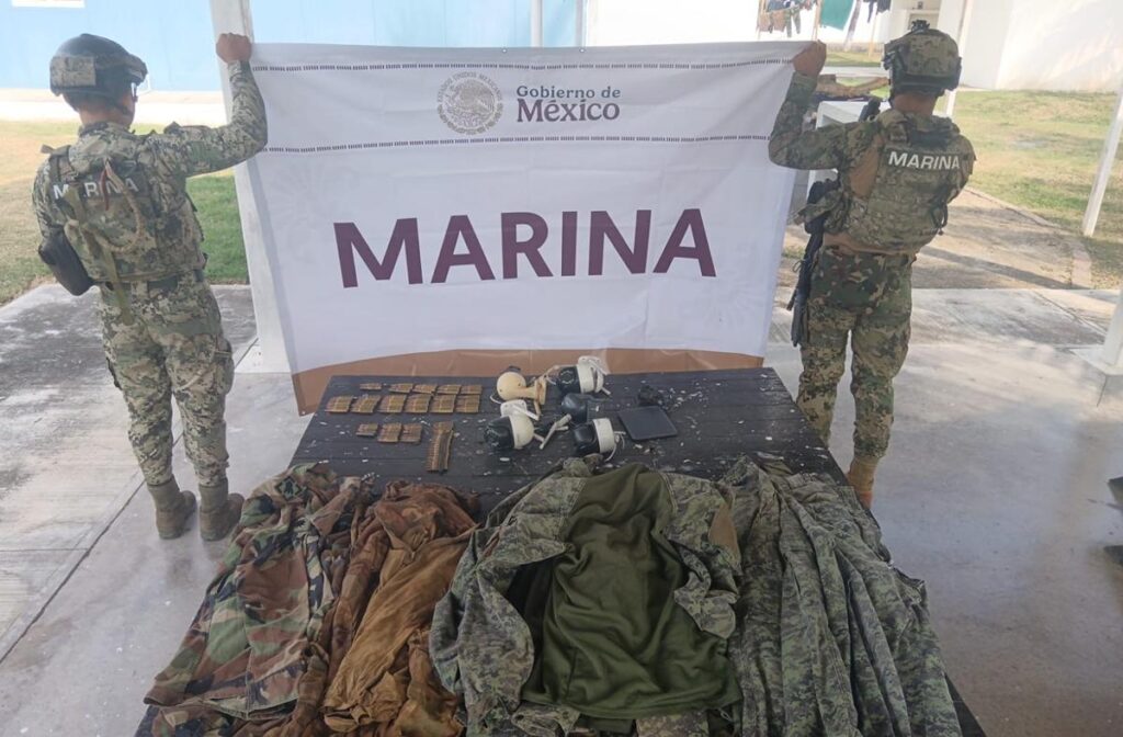 Decomisan en la región Lázaro Cárdenas, cámaras y una motocicleta-1