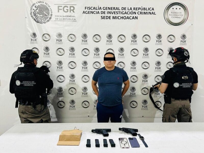 Detienen en Morelia a un hombre que portaba dos armas de fuego