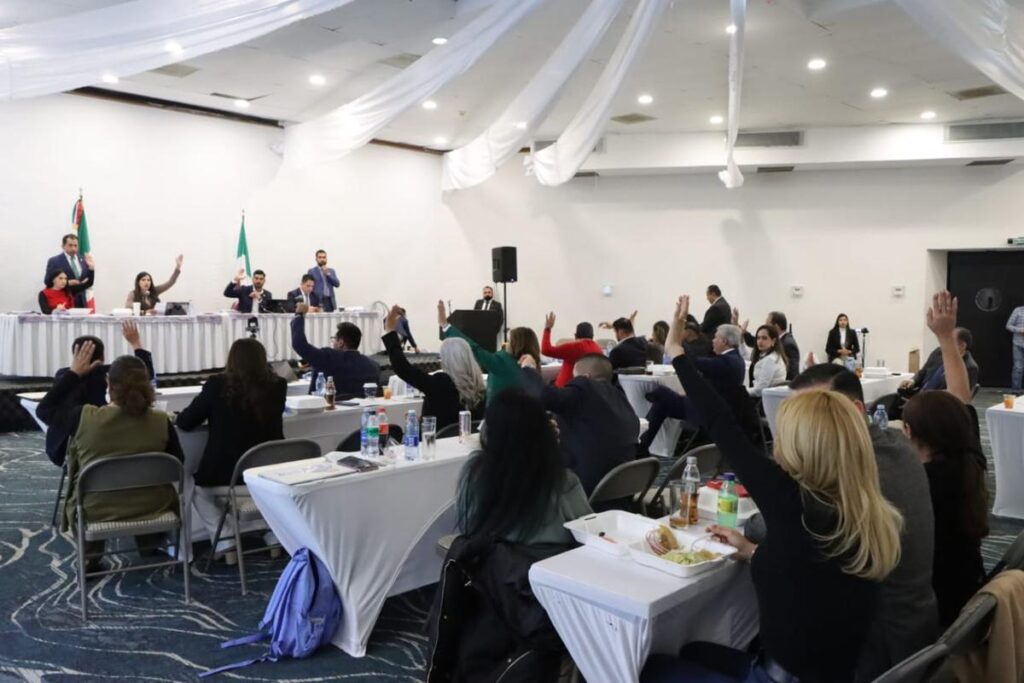 Diputados de Michoacán sesionan a salto de mata