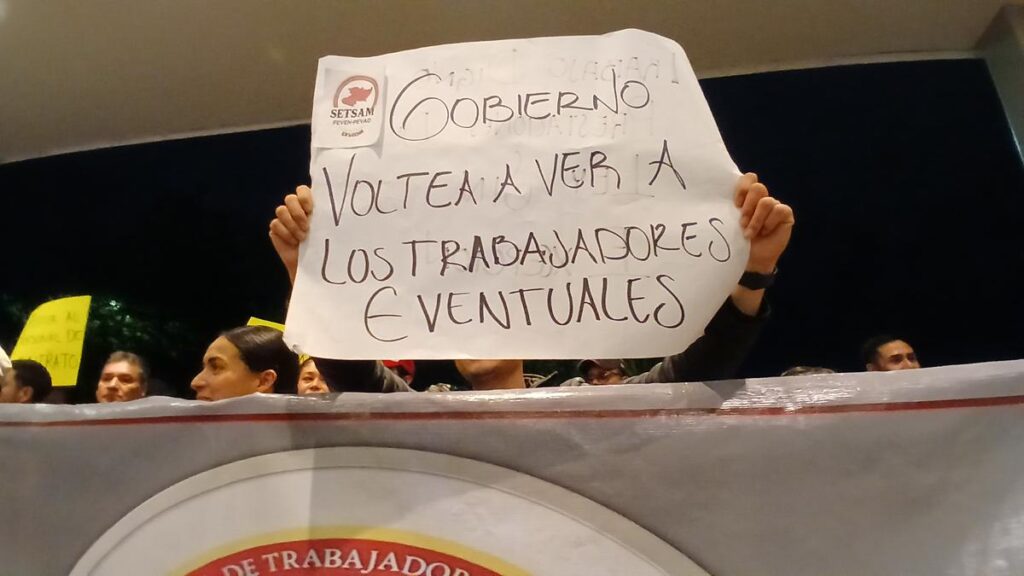 Diputados se esconden para sesionar, trabajadores de salud les siguen el paso-1