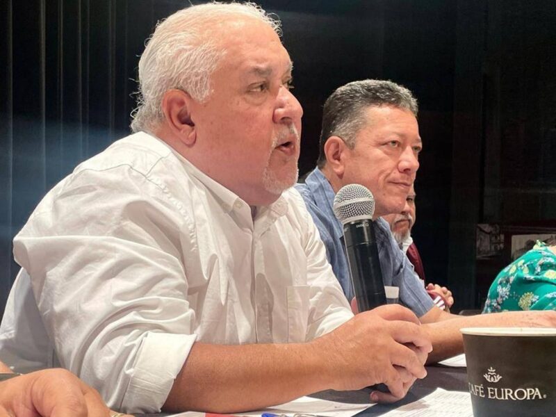 Empleados nicolaitas esperan el depósito de sus salarios; acusan opacidad de la Rectoría