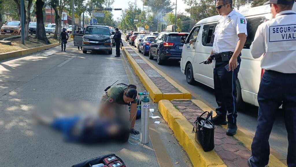 En accidente vehicular atropellan a una mujer frente a Plaza Fiesta Camelinas en Morelia-1