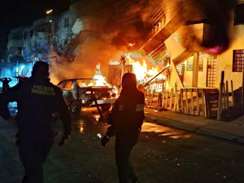 En vísperas de año nuevo incendio consume departamento en Villas del Pedregal en Morelia