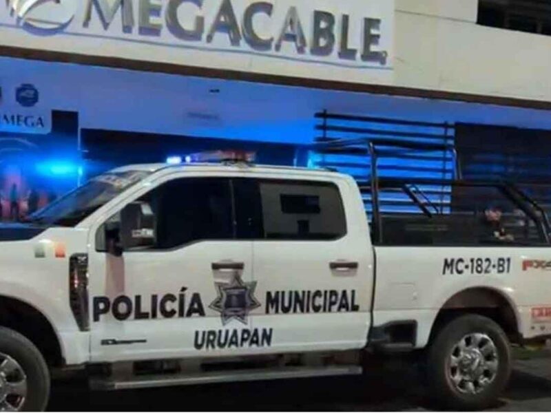 Encapuchados asaltan oficinas de Megacable en Uruapan
