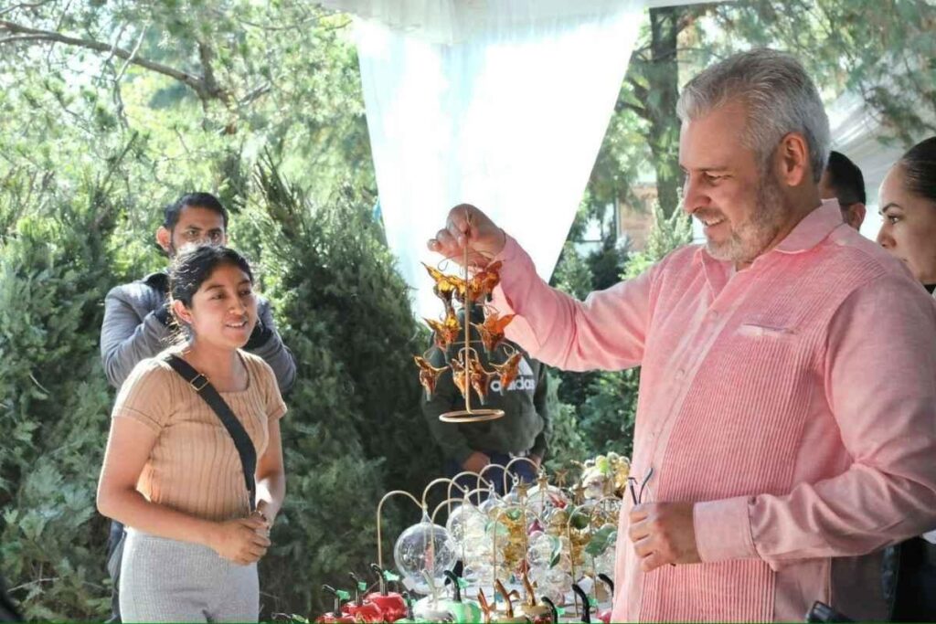 Inaugura Bedolla la Feria del Bosque Navideño 2025 en Morelia