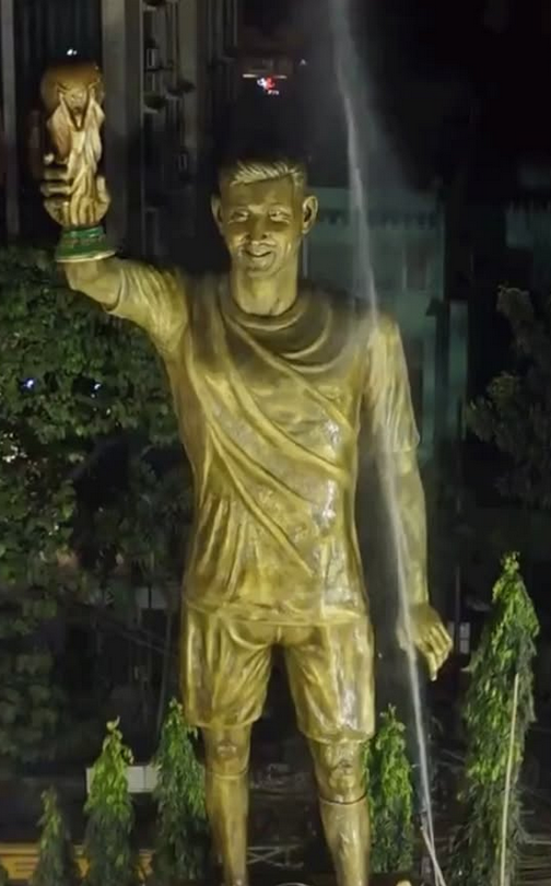 India rinde homenaje a Lionel Messi con un monumento de 21 metros-4