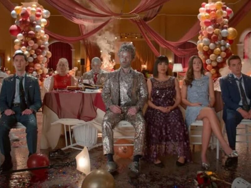 Malcolm el de en medio estalla de regreso con tráiler caótico