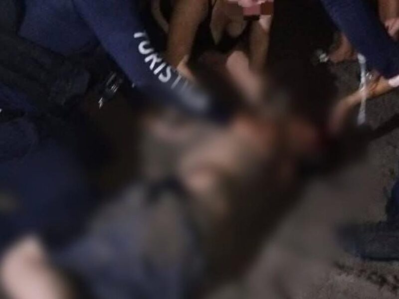 Rescatan a dos jóvenes de morir ahogados en playas de Lázaro Cárdenas