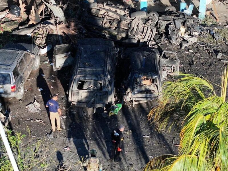 Se eleva a 6 el número de muertos tras explosión de auto bomba en Coahuayana
