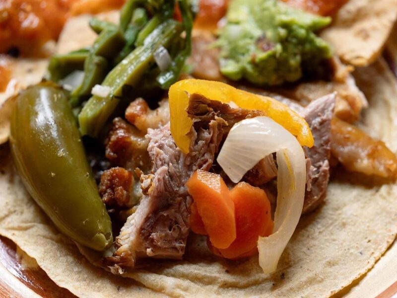 Sedeco e IMPI oficializan la marca de certificación "Carnitas de Michoacán“