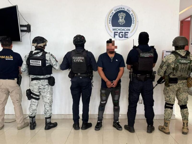 SSP detiene a 3 hombres en Zamora y Jacona; asegura arma de fuego y droga
