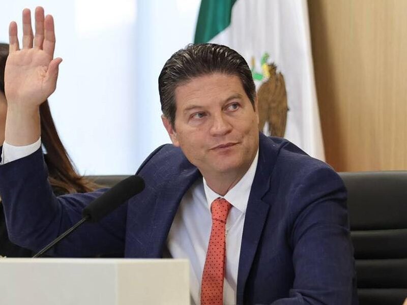 Tacha de "ridícula" Alfonso encuesta del Heraldo que lo desploma a 5.2% rumbo a 2027