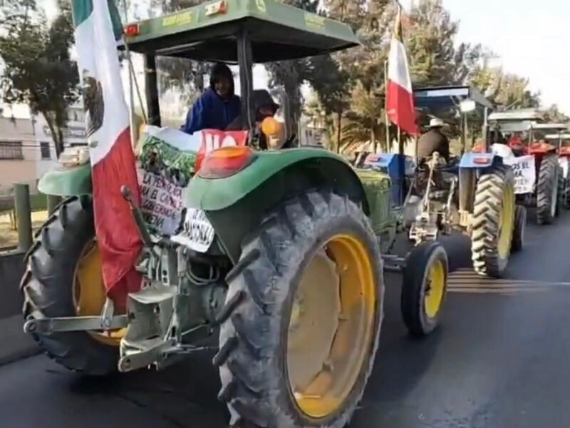 Trabajadores del campo bloquean acceso a San Lázaro; exigen ser escuchados para discusión de Ley General de Aguas