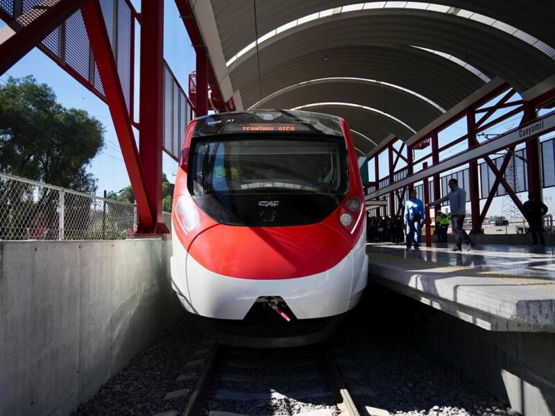 Tren de pasajeros "Lechería-AIFA" operará en 2026; está en fase de pruebas
