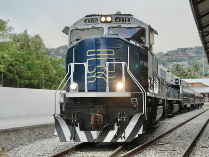 Tren Interoceánico se descarrila en el municipio de Nizanda, Oaxaca