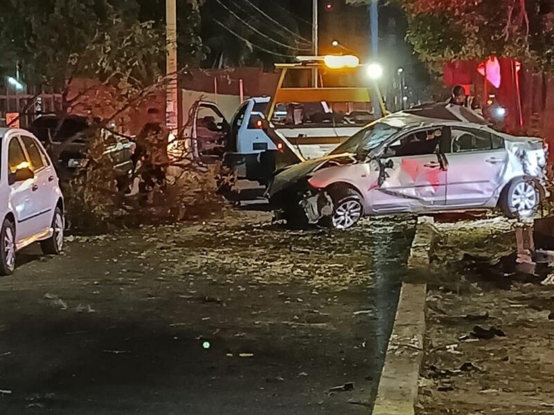 volcadura frente al IMSS Camelinas de Morelia deja dos lesionados