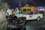 Adolescente sale disparado tras impactar su moto contra un taxi en Zamora