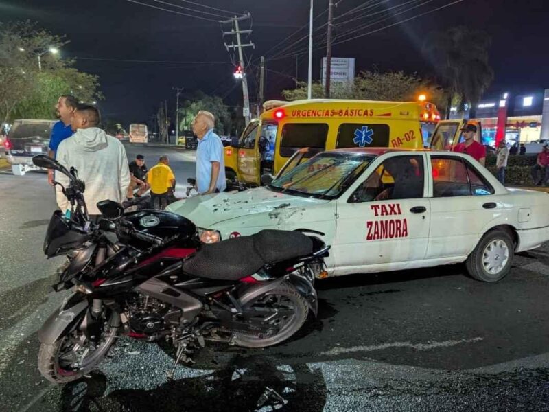 “Accidente en Zamora: joven choca su moto contra taxi