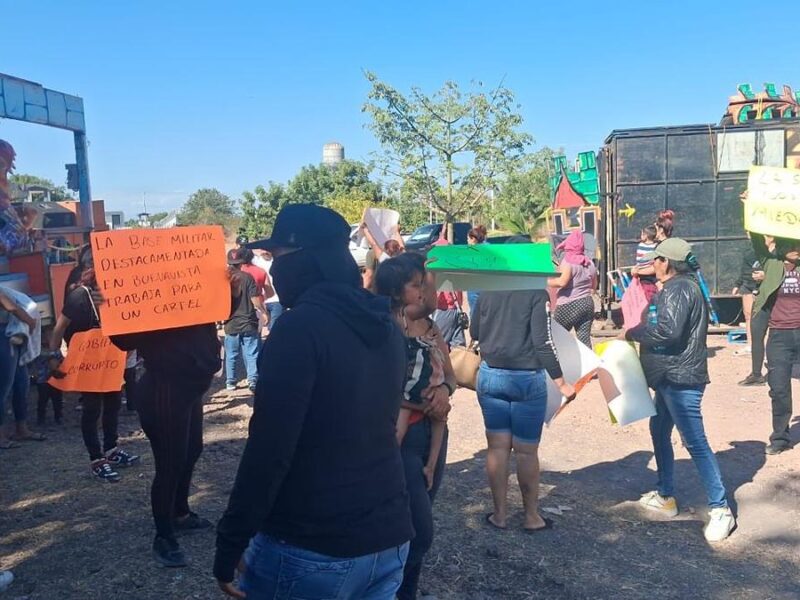 Acusan a militares de ejecutar a campesinos de La Ruana y estallan bloqueos en Tierra Caliente