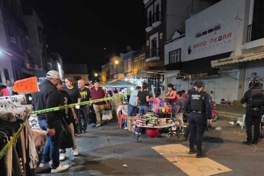 Atacan a balazos a madre e hijo en pleno tianguis de Reyes Magos en Zamora 1