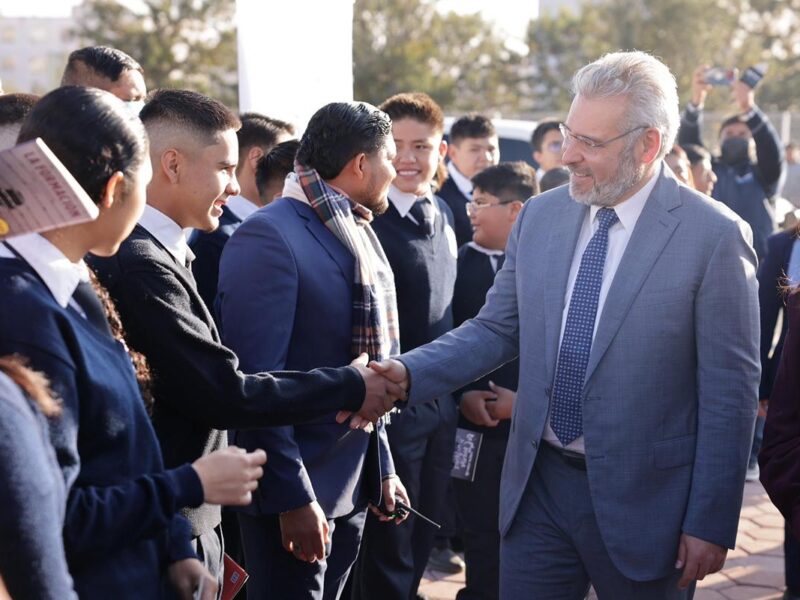 Bedolla anunció entrega de 237 mil chips con internet gratuito a estudiantes de bachillerato y universidad