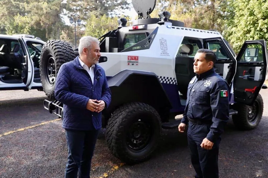 Bedolla refuerza combate al crimen con nuevos vehículos blindados-2