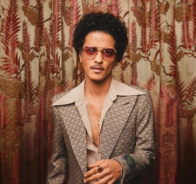 Bruno Mars estalla con “The Romantic Tour”: ¡su primera gira mundial en casi una década