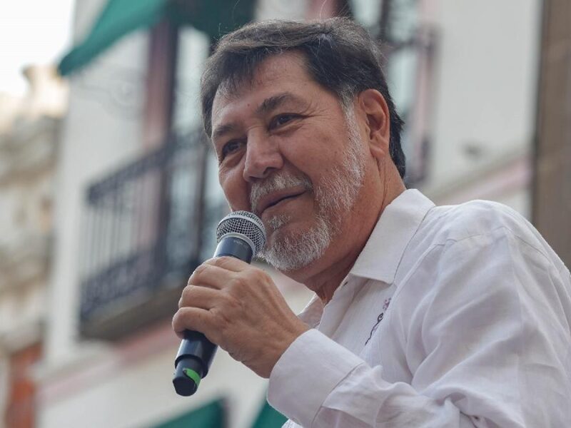 Captan a Noroña de compras en Roma; le gritan corrupto y responde con manotazo