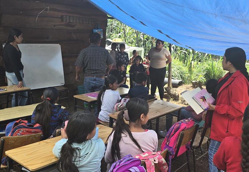 Comunidades indígenas exhiben rezago educativo y acusan abandono de la SEE