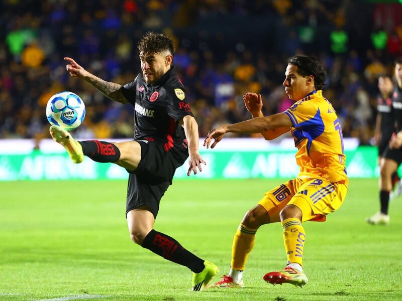 Con uno menos, Tigres se queda cerca del triunfo sobre Toluca