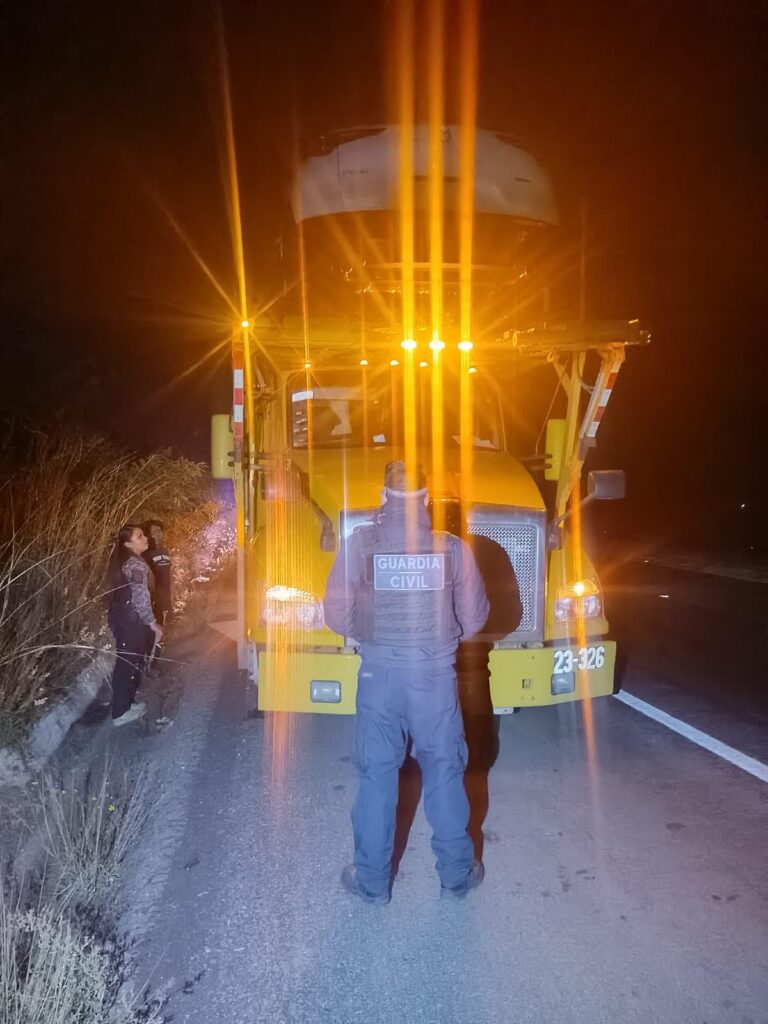 En operativo, Guardia Civil recupera tráiler retenido por normalistas de “Tiri”-1