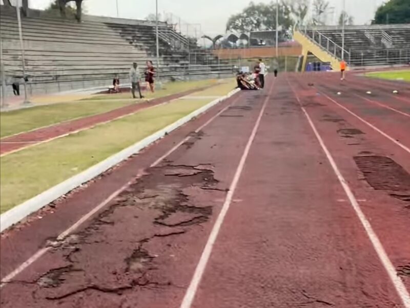 Exhiben deterioro y riesgo en la pista del Venustiano Carranza