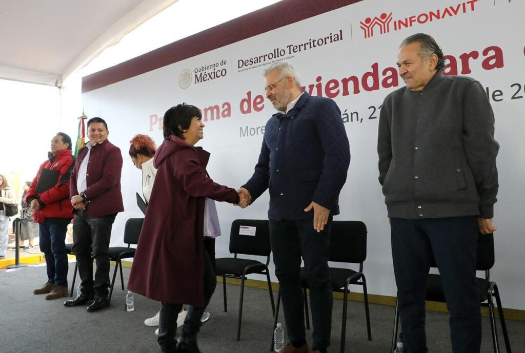 Hogares dignos para Michoacán; inicia entrega de viviendas