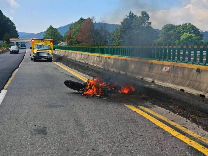 incendio motocicleta accidente autopista Siglo XXI
