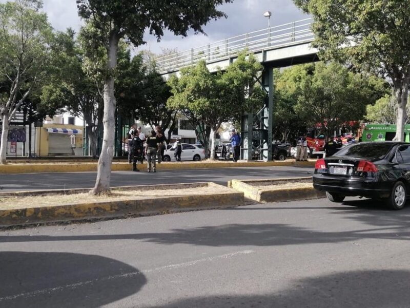 Investigan accidente en Morelia; al parecer un hombre cayó de un puente peatonal
