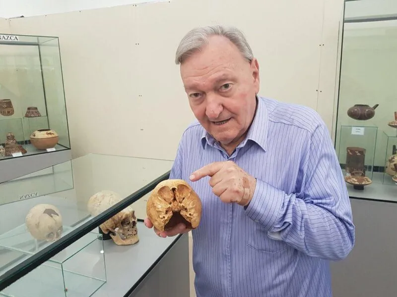 Muere a los 90 años Erich von Däniken, autor suizo que popularizó teorías sobre visitas de aliens a la Tierra