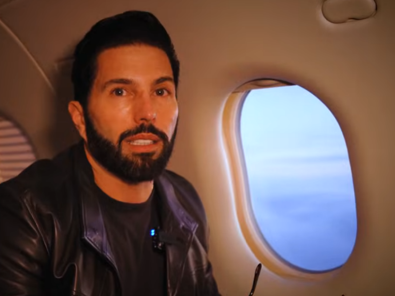 Poncho de Nigris vive terror en las alturas durante aterrizaje forzoso en avión privado