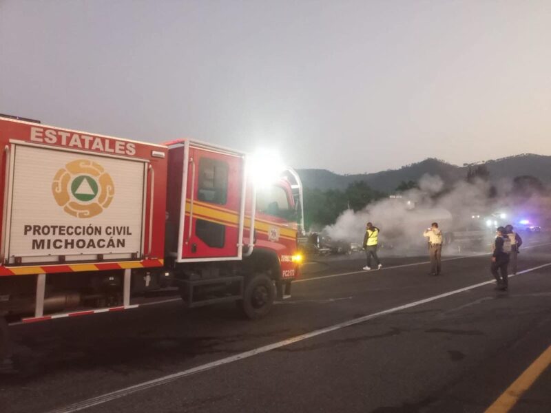 Reportan el incendio de una pipa en la Siglo XXI; no hay víctimas mortales