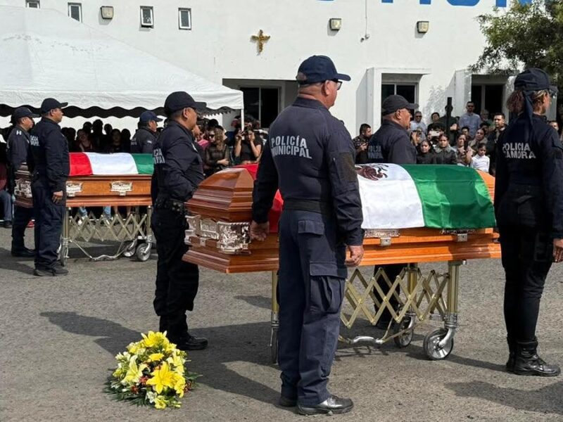 Rinden homenaje a los tres policías emboscados en Zamora; dan último pase de lista