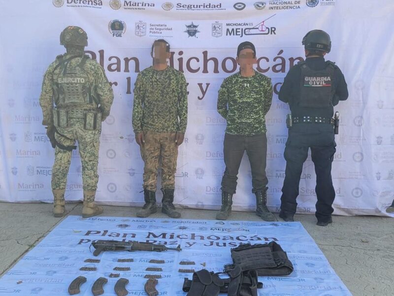 Sujetos armados agredieron a militares en Apatzingán; dos detenidos.