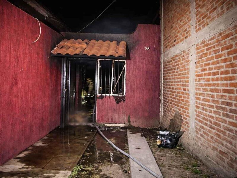 Asesinan a una adolescente y a un joven en Zamora; sujetos prendieron fuego al domicilio