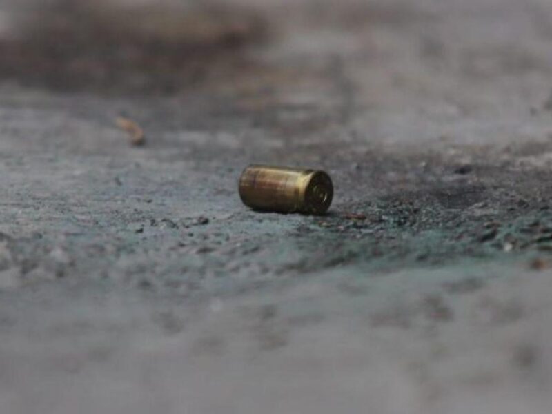 Atacan a un hombre en su domicilio, se reporta grave en Apatzingán