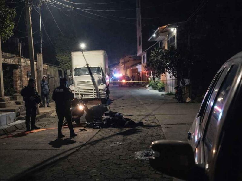 Ataque contra familia en motocicleta deja dos muertos y un menor herido en Uruapan