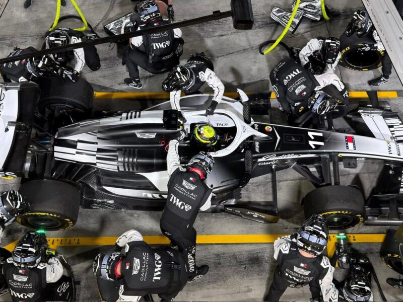 Checo Pérez estrena el monoplaza de Cadillac