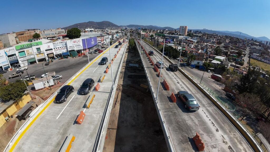 circulación puente norte del distribuidor Eréndira 1